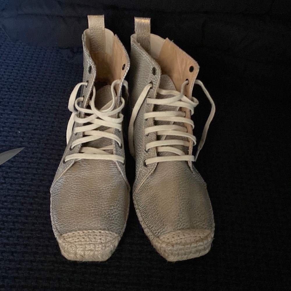 NEW Donald J Pliner High Top Metallic Leather Espadrille Sneaker Gold Tan say a